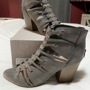 Maurice’s Carmen Cage Front Stacked Heel Boot Size 10